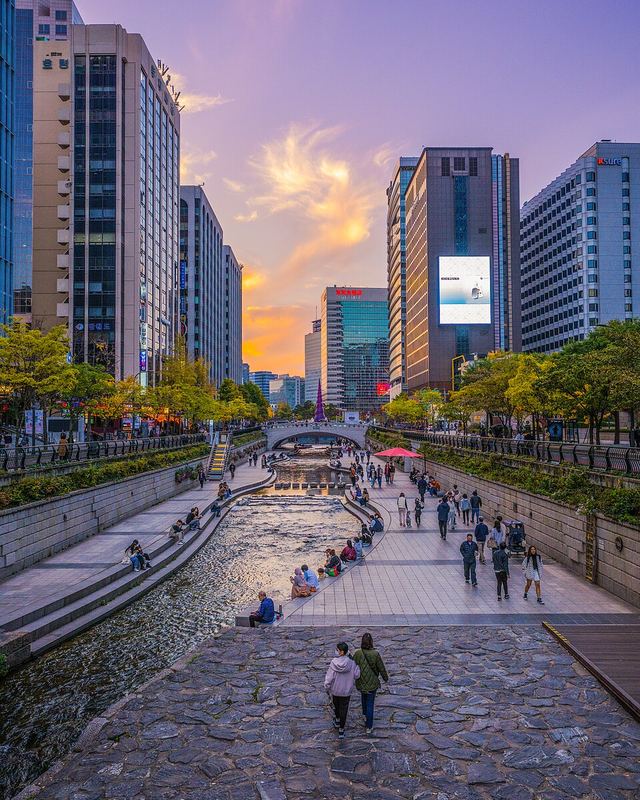夕暮れの清渓川